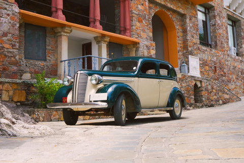 Experiência de luxo: Museu particular, passeio de carro antigoUdaipur: Museu particular, chá da tarde na passarela e passeio de carro antigo