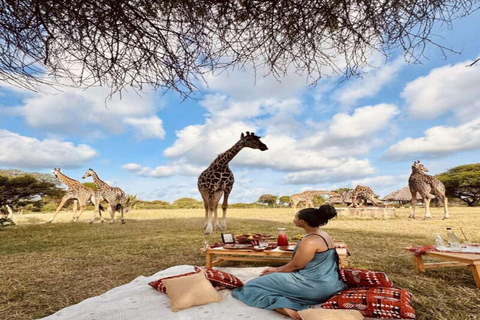 Mombasa: Nguuni Wildlife Walk & Mijikenda Village Experience