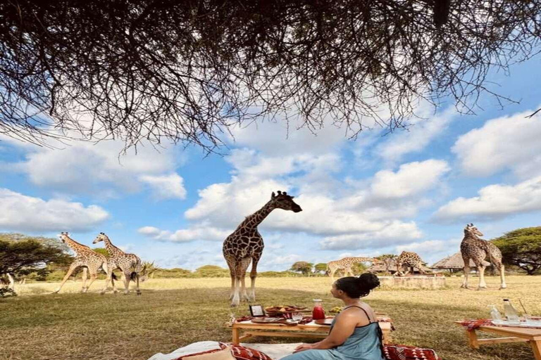 Mombasa: Nguuni Wildlife Walk & Mijikenda Village Experience