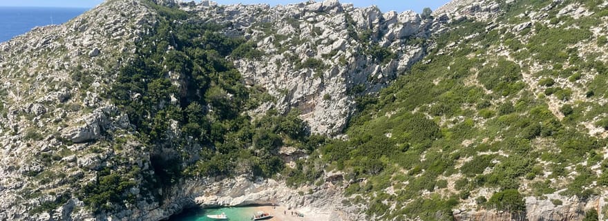 Himara : excursion quotidienne à Gramma Bay avec arrêts baignade