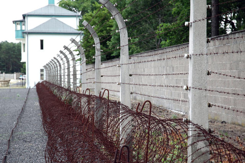 Berlin: Tur i liten grupp på minnesdagen för SachsenhausenBerlin - minnesdag Sachsenhausen Memorial Day Tour med max. 15 personer