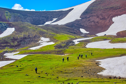 Desde Ereván Únete a la Excursión de un Día a la Expedición Azhdahak