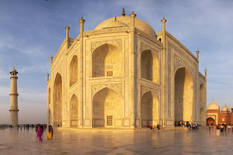 Agra: Taj Mahal Guided Tour with Photography & Saree Rental Guided Taj Mahal Visit – No Tickets, No Traditional Attire