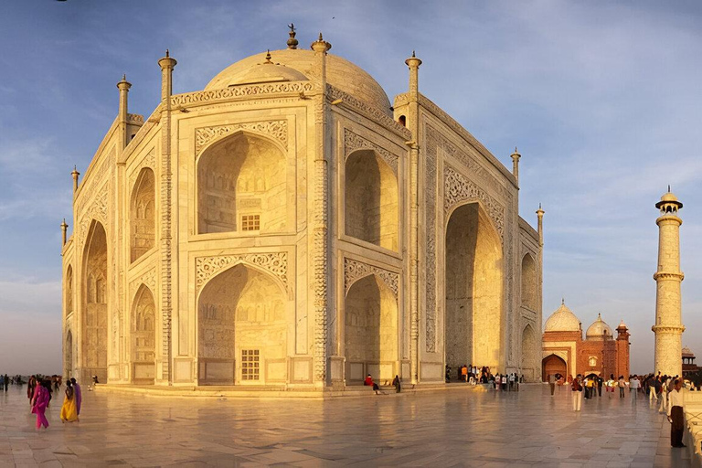 Agra: Taj Mahal Guided Tour with Photography & Saree Rental Guided Taj Mahal Visit – No Tickets, No Traditional Attire