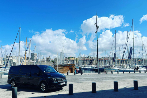 Marseille: Private Transfer to Aix-En-Provence Berline: 3-seater vehicle