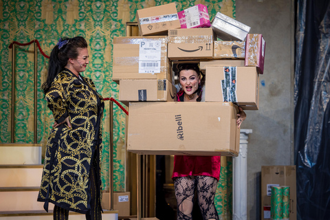 Ticket for the musical comedy "Die Königs schenken nach" at COMÖDIE Dresden