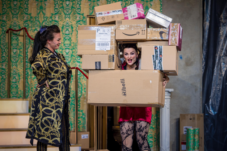 Ticket for the musical comedy "Die Königs schenken nach" at COMÖDIE Dresden