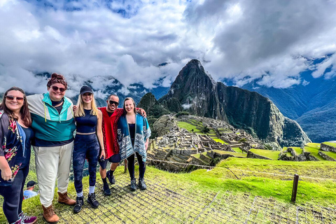 6-Day Cusco Adventure: Machu Picchu & Rainbow Mountain