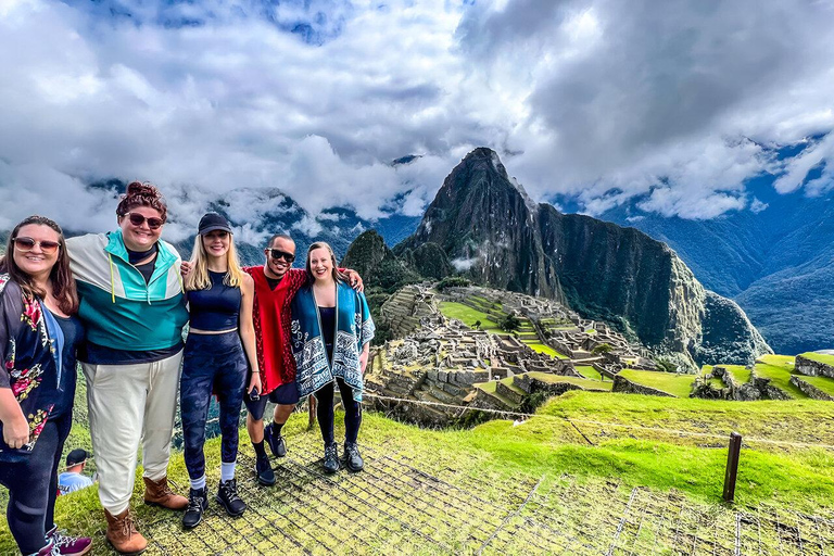 6-Day Cusco Adventure: Machu Picchu & Rainbow Mountain