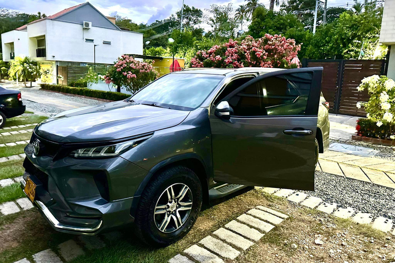 Lima: Private Airport Transfer in Luxury SUV