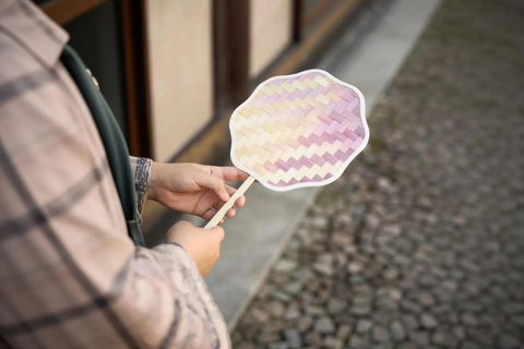 Shanghai: Traditional Bamboo Weaving Fan Experience