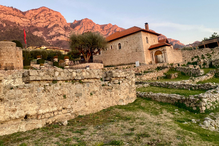 Tirana: Kruja Castle, Old Bazaar, and Bunk’Art 1 Tour