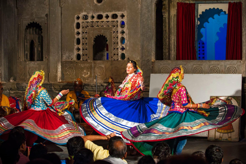 Udaipur: Private City Tour with Vintage Cars & Havelis