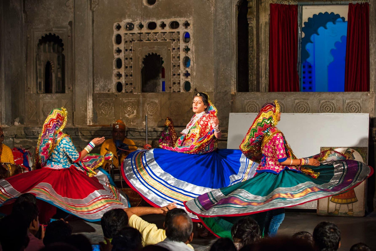 Udaipur: Private City Tour with Vintage Cars & Havelis