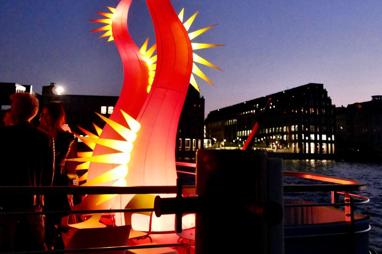 Berlin: Evening Sightseeing Tour with Specially Illuminated Boats