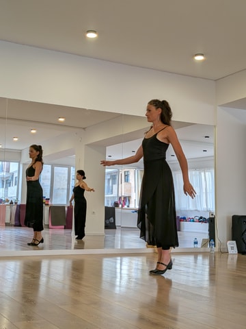 Tbilisi: Traditional Georgian Dance Class with Hotel Pickup