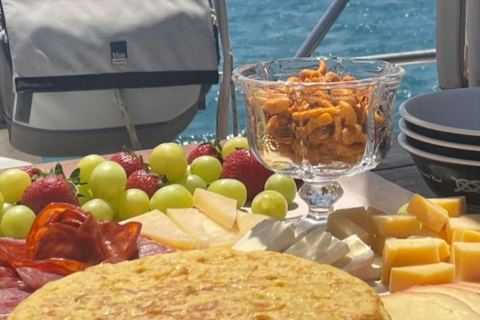 Ibiza: Paseo en barco al atardecer con aperitivos gourmet y champánPaseo en barco al atardecer en Ibiza con aperitivos gourmet y champán