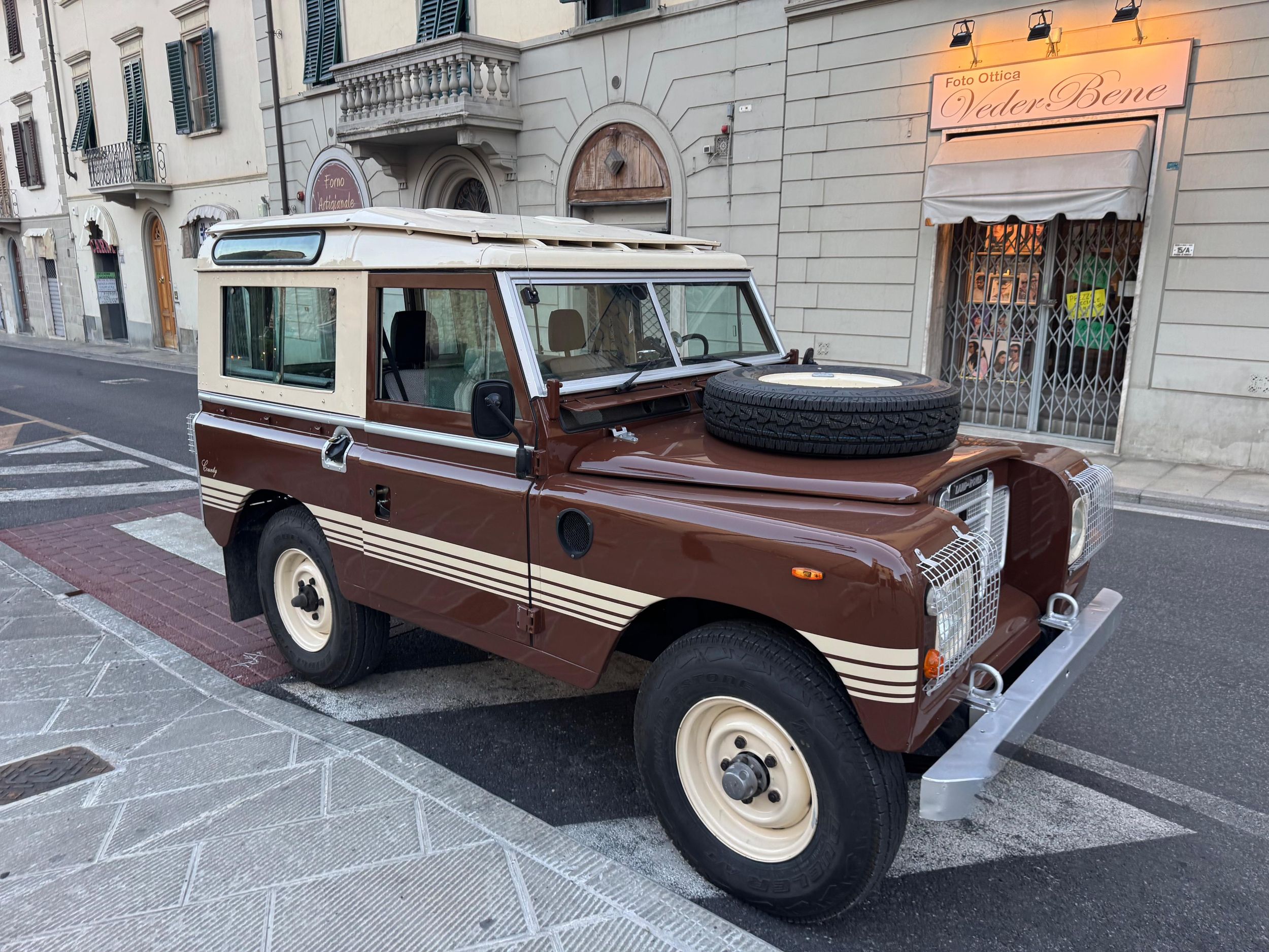 Vintage-Land-Rover-Verleih am Comer See