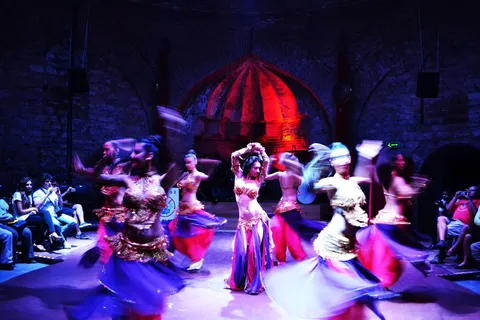 Cappadoce : Nuit de spectacle turc traditionnel avec boisson