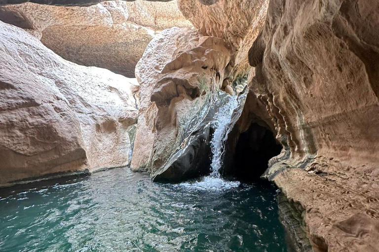 Ganztagestour nach Wadi Shab-Fins Beach-Sinkhole- Private Tour