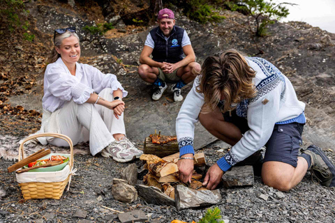Oslo: Malmøya Guided Hike with Waffle & Salmon Experience