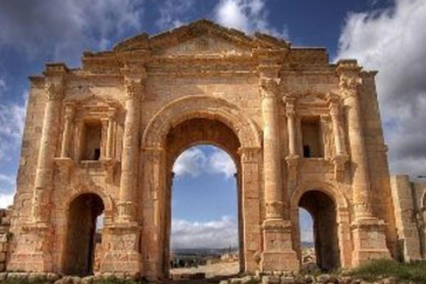 Explore o norte da Jordânia: de Amã a Jerash, Ajloun e Umm Qais