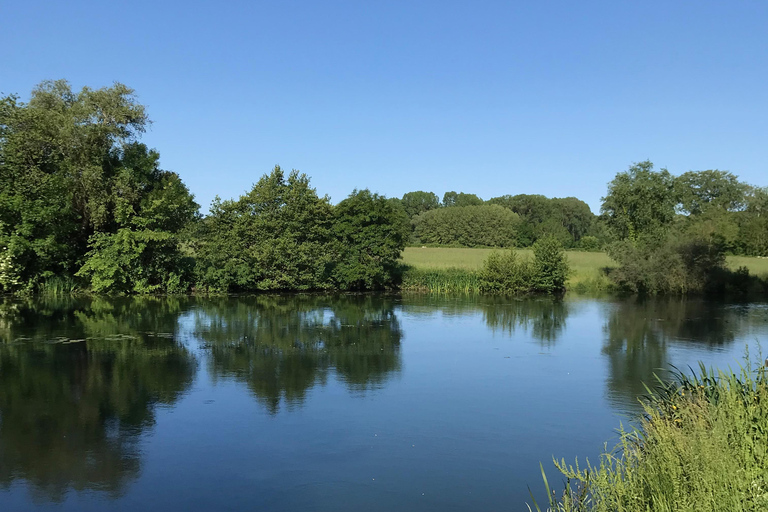 Guided bike tours of the Marais Poitevin, the premier marshland on the west coast. Guided bike tours in the Marais Poitevin, the 1st marsh on the west coast.