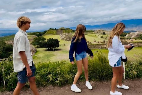 Oaxaca: Premium Monte Alban and Master Artisans Tour Oaxaca: Premium Monte Albán and Master Artisans Tour