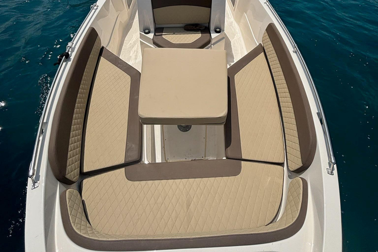 Malta: Private Boat Charter to Comino & Blue Lagoon Malta: Afternoon Private Boat Charter Comino & Blue Lagoon