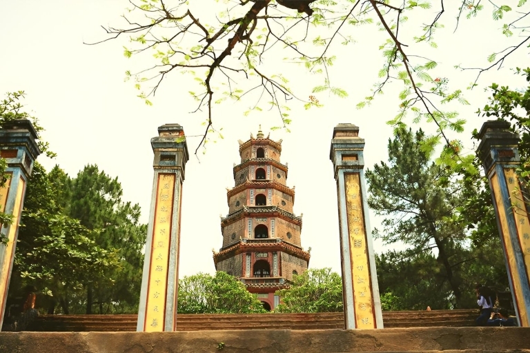 Hue : Visite de la plage de Lang Co, du tombeau de Khai Dinh et de la cité impériale