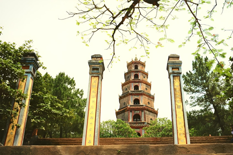 Hue: Besuch des Lang Co Strandes, des Khai Dinh Grabes und der Kaiserstadt