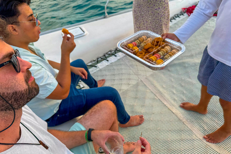 Isla Mujeres: Catamaran cruise met open bar, snorkelen en lunchIslas Mujeres: Catamaran cruise met open bar