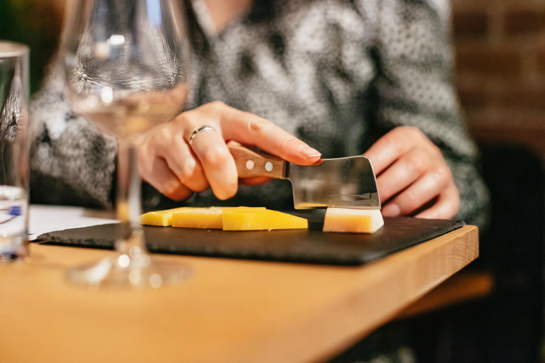 Amsterdam: Dutch Cheese Tasting Experience with Wine