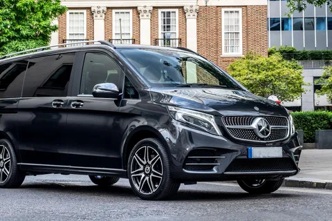 Trasferimento aeroportuale privato all'arrivo a Tallinn in minivan