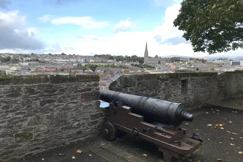 Tour completo della città di Derry