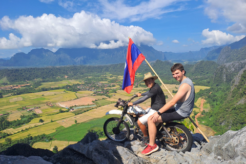 Vang Vieng: Paseo de Aventura de 1 Día con Caminata, Kayak y Comida