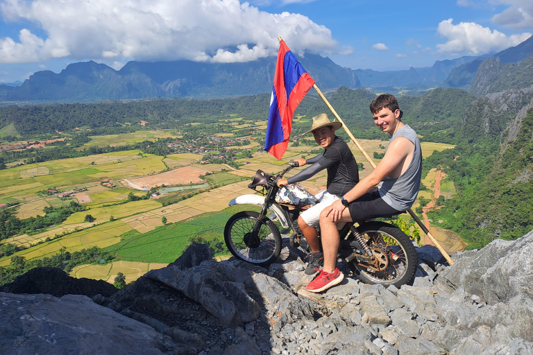 Vang Vieng: Paseo de Aventura de 1 Día con Caminata, Kayak y Comida