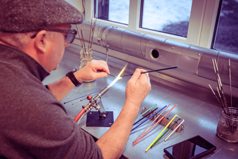 Kabelvåg: Laboratorio di gioielli in vetroKabelvåg: Laboratorio di gioielli in vetro - 1 ora