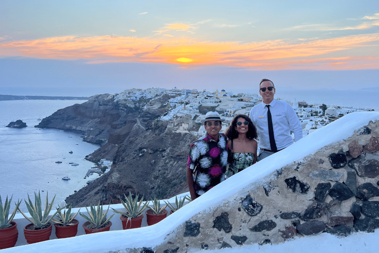 Santorini: From Reel to Real – Private Tour of Hidden Gems Santorin : visite privée en français – joyaux cachés