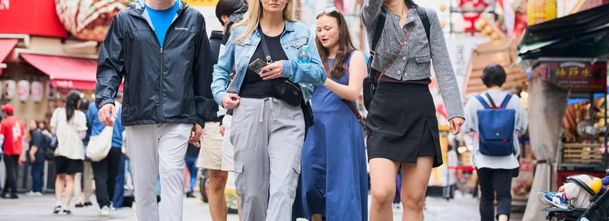Osaka : promenade nocturne de 2 heures dans le quartier animé et découverte de la culture gastronomique locale