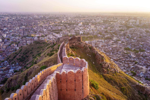 Från Jaipur : Morgonsoluppgång med Jaipur Flower Market TourTur med bil och förare med guide och entrébiljetter till monument