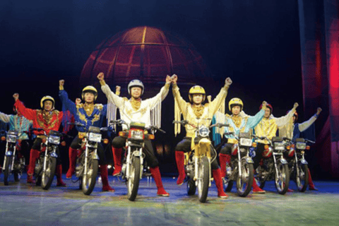 Beijing: Acrobatiekshow van het Rode Theater toont Chinese cultuurRood Theater Acrobatiekshow Zijkanten eerste verdieping / tweede verdieping