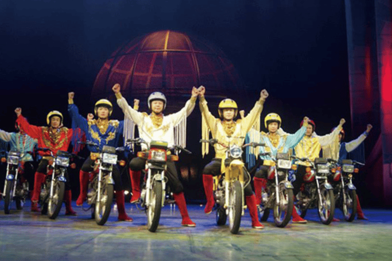 Pequim: Show de acrobacias do Teatro Vermelho mostrando a cultura chinesa