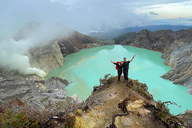 De Bali: Excursão noturna a Kawah Ijen para ver o fogo azul