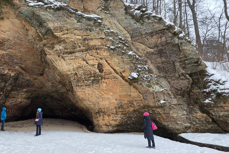 From Riga: Turaida & Sigulda Day Trip with Guide