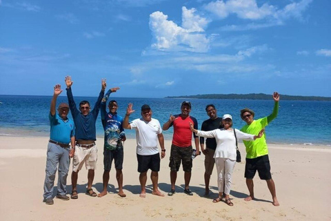 Panama City: Whale Watching Tour with Island Stop