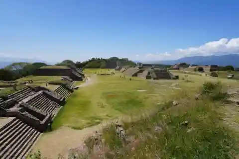 Oaxaca: Raíces Oaxaqueñas (Monte Albán)