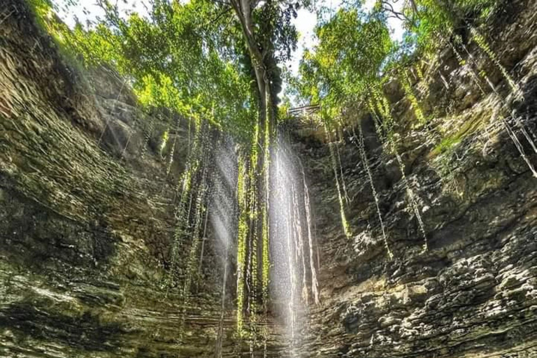 Tour di Chichen Itza, Cenote e Valladolid con trasporto