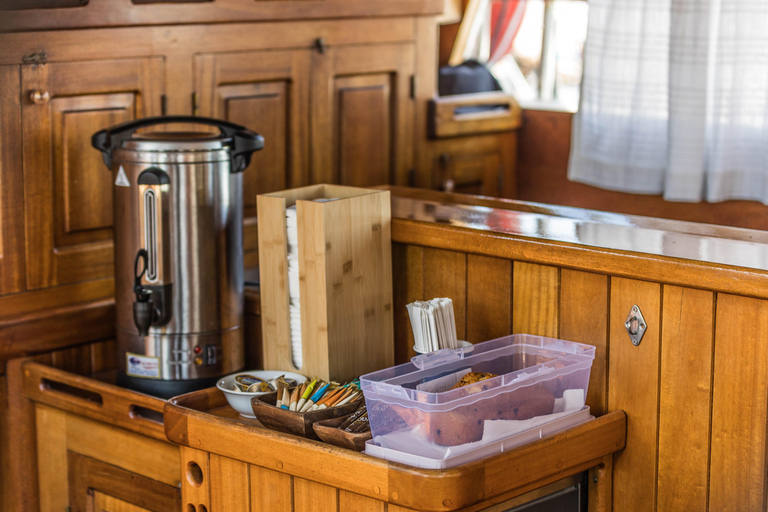 Chania: Luxury Gulet Cruise to Balos & Gramvousa with Lunch