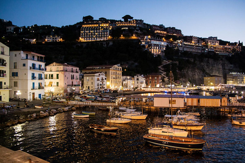 Sorrento &quot;de noche&quot; tour a pie y degustación de Limoncello